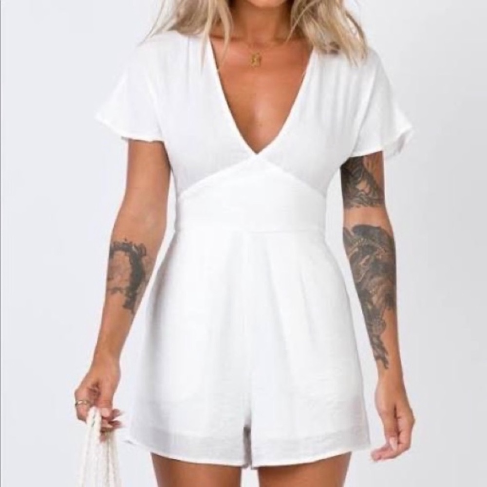 ✨Oh Polly Linen Romper✨